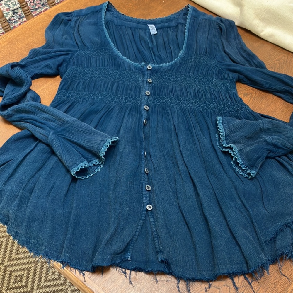 Free People sm petite, long sleeve stone washed blue, raw edged, scoop neck top.